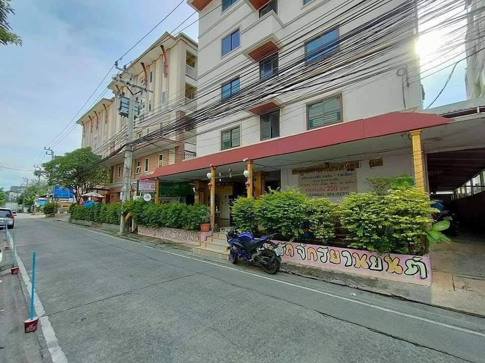 Md Rose Apartment Bangkok Bagian luar foto